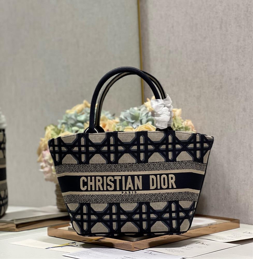 Dior New Embroidered Basket Bag Lingge Blue This basket handbag is inspired by Maria Grazia Chiuri the creative director of womens clothing Maria G