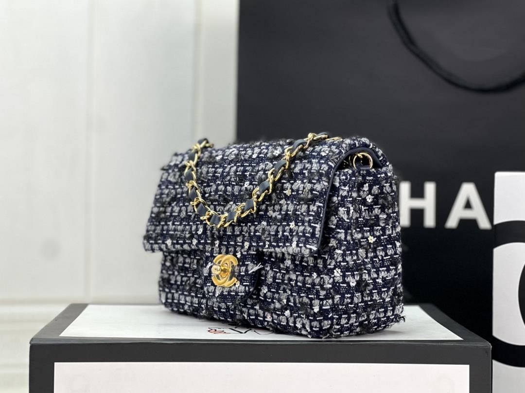 Chanel CF woolen series this is a bag that can be praised by all friends around us for it