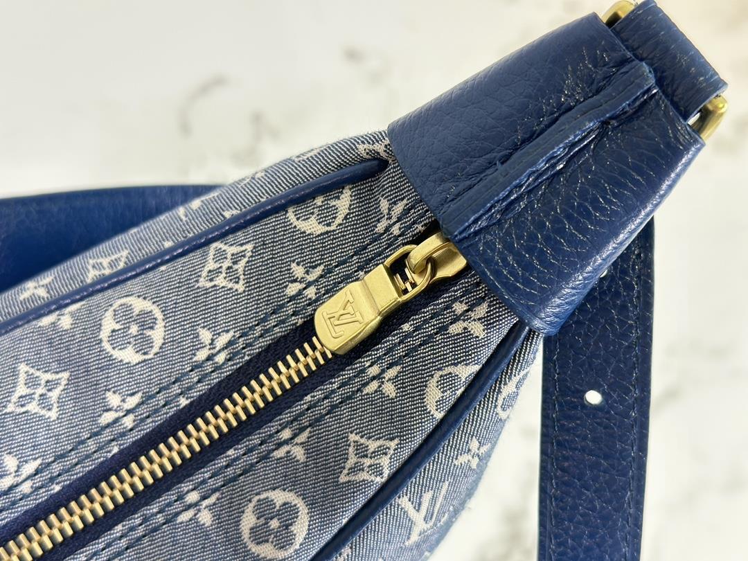 M95225 Blue WhiteTanning Denim Cow Corner Bag Zhonggu Bag Series Boulogne Handbag Zhonggu Cow 