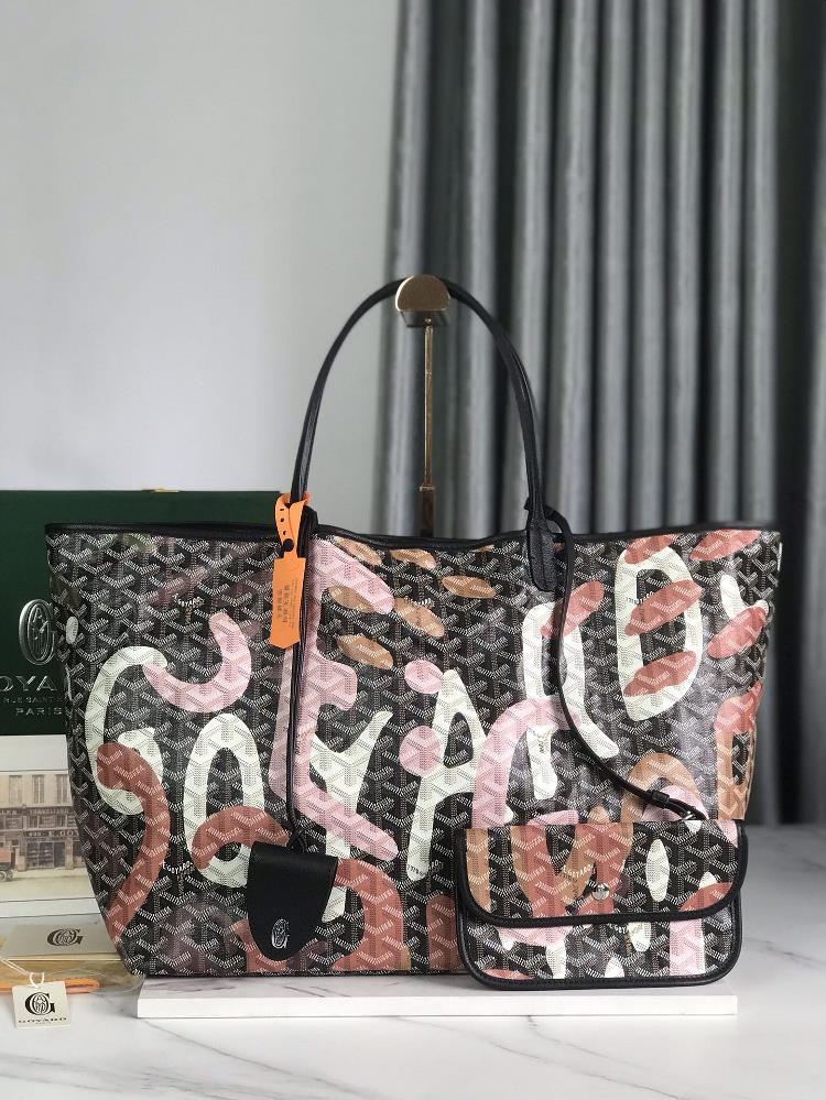 Camo Goyard Goyas new large graffiti limited edition camouflage powder celebrates its 170th anniversary with specially customized camouflage graffit