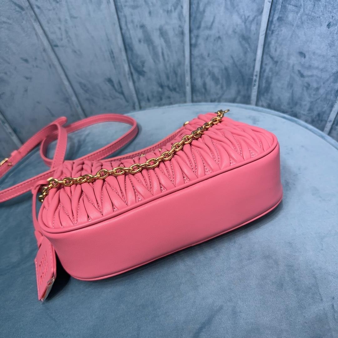 New Miumiu Pleated Chain Bag This brand new soft sheepskin shoulder bag features exquisite