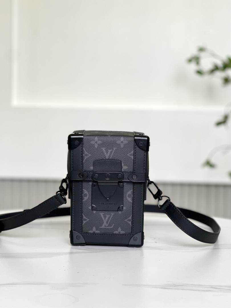 M82077 Black FlowerThe Vertical Trunk mini handbag showcases the box making heritage and modern conc