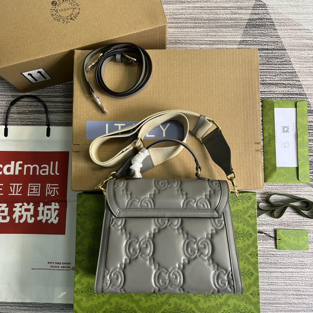 Equipped with a complete set of packaging GG Matelass leather interprets the brands iconic mat