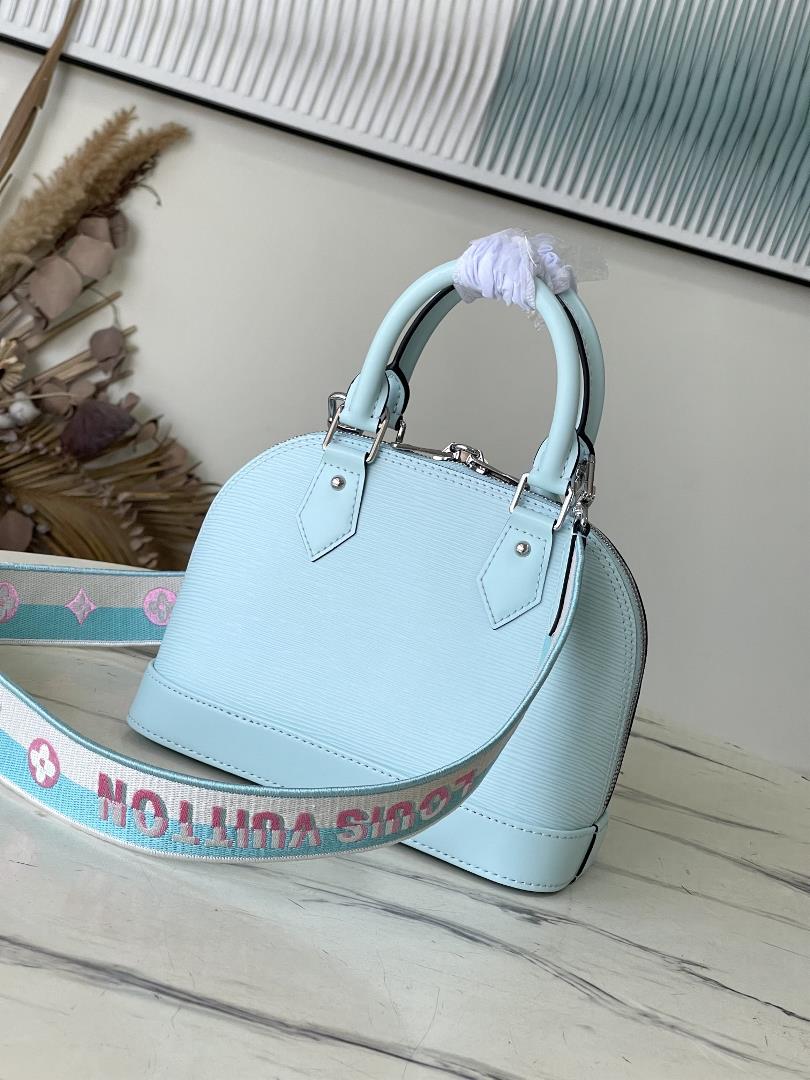 M22619 Pink Blue WeaveThis Alma BB handbag features the iconic texture of Epi leather acc