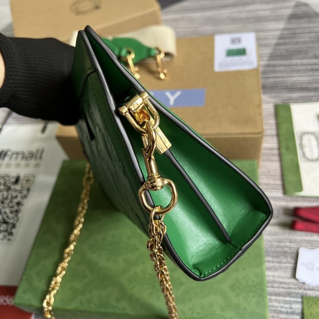 Equipped with a complete set of counter green packaging the GG matelasss leather shoulder bag 