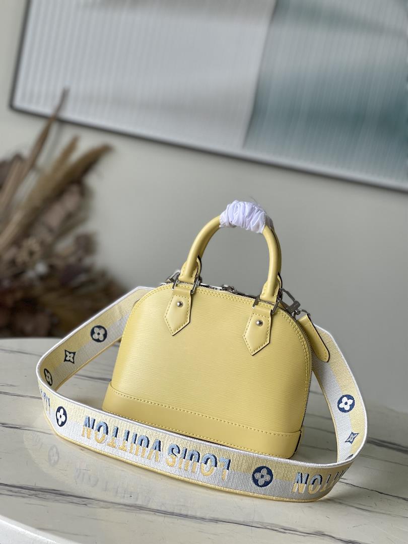 M22213 40302 Chicken YellowThis Alma BB handbag is made of Epi grain leather with its col