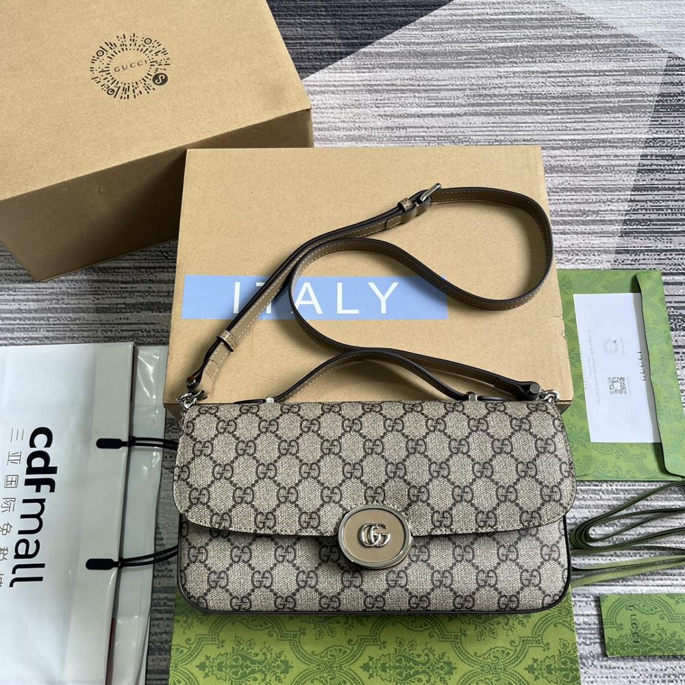 Comes with a fully packaged Petite GG series small shoulder backpack The Gucci 2023 Early Autumn Collection cleverly blends collection elements wit