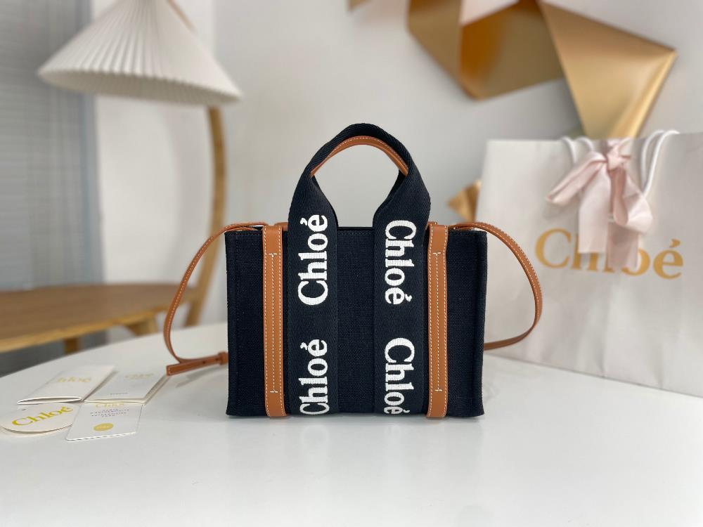 Small blackChloes new Woody Family Tote bagThe cool black ribbon and letter embroidered craft ribbo