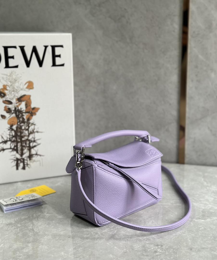 Mini LOEWE Luo Yiweis super cute mini geometry bag PUZZLE NEW is full of cool fashion sense bi