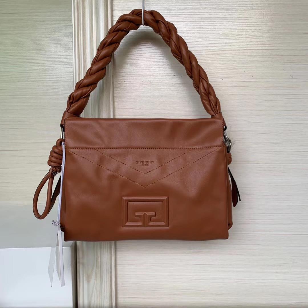  751285600The latest G family soft large bag ID93 has made its debut and there is no similar design 