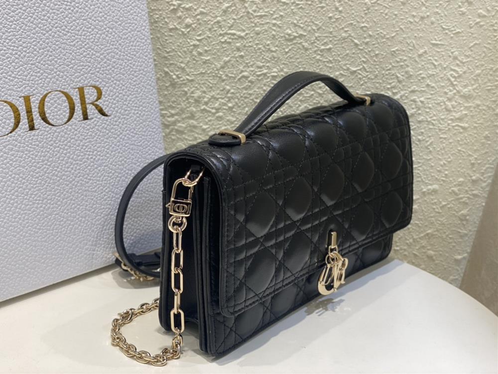 MISS DIOR handbag Black sheepskin rattan pattern This Miss Dior handbag is a new addition