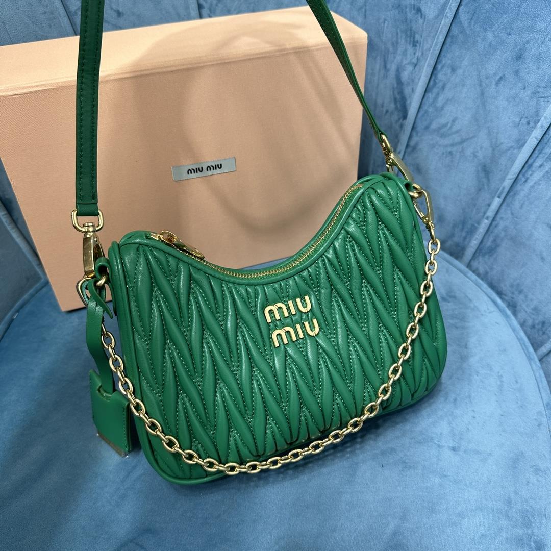 New Miumiu Pleated Chain Bag This brand new soft sheepskin shoulder bag features exquisite