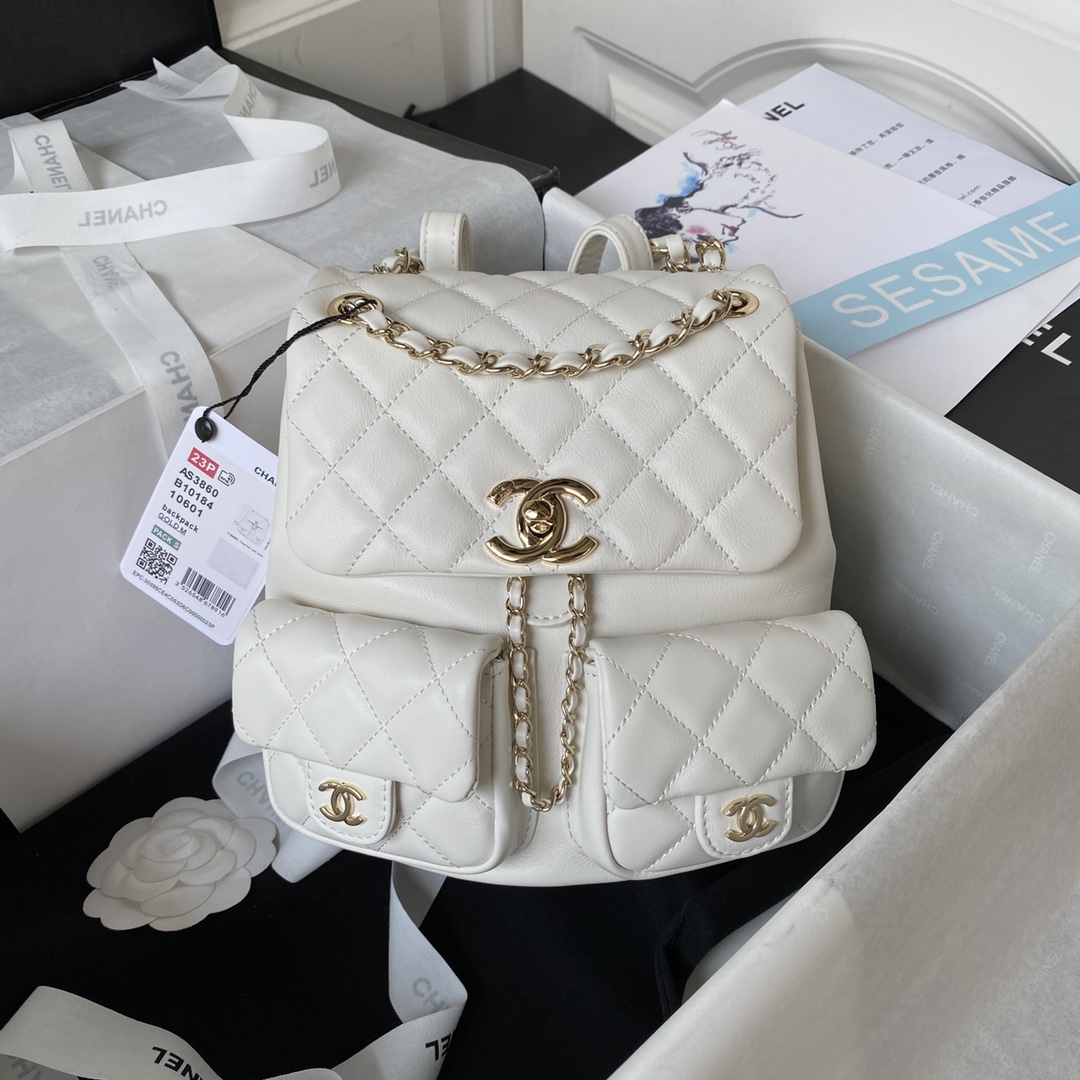 The Chanel23P super popular double backpack is very small in size, similar to the old duma and undou