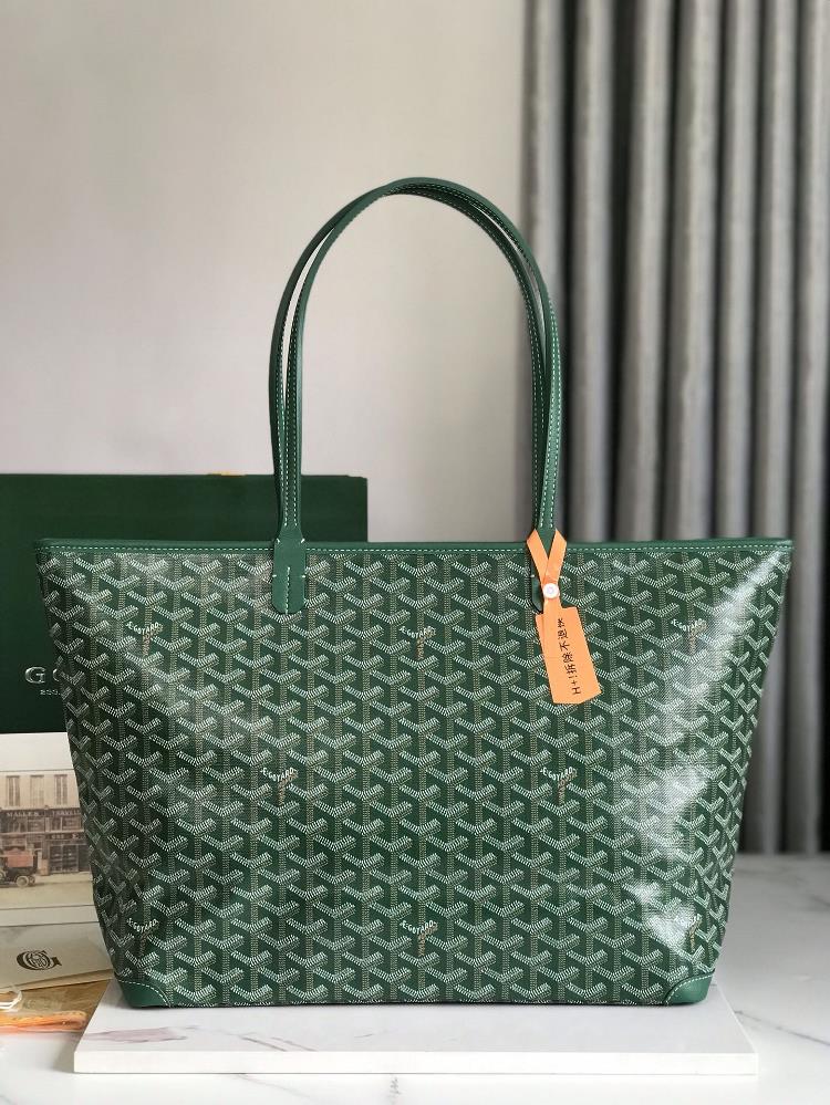 Goyard has undergone multiple studies and improvements continuously improving the fabric and leather and providing exclusive customization in all as