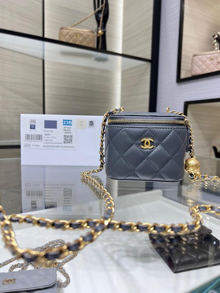 Chanel 23 New Product New Color Dark Grey Small Box Adjustable Chain Small Golden Ball SheepskinUpon seeing it I immediately planted grass Inside th