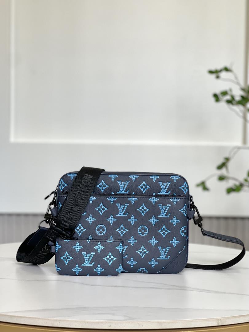 M46604 blue embossingThis Trio Messenger bag is made of Monogram embossed cow leather The front zip