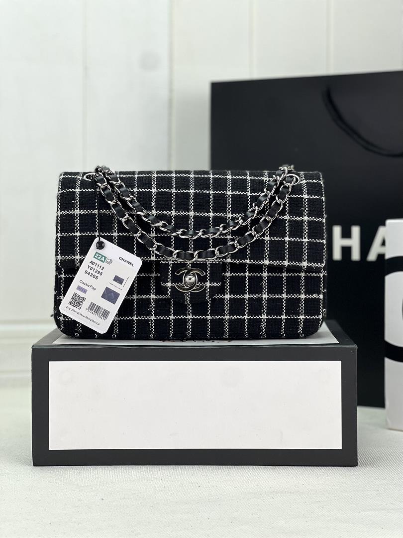 Chanel CF woolen series this is a bag that can be praised by all friends around us for its elegance