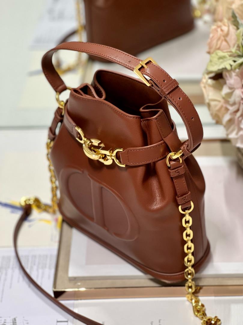 CEST DIOR large handbag brownThis Cest Dior handbag is a new autumn 2023 item elegant and clas