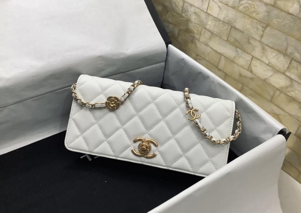 chanel 23K Limited Edition Camellia Underarm Bag features various classic elements black and white cowhide rotating buckle Camellia design retro met