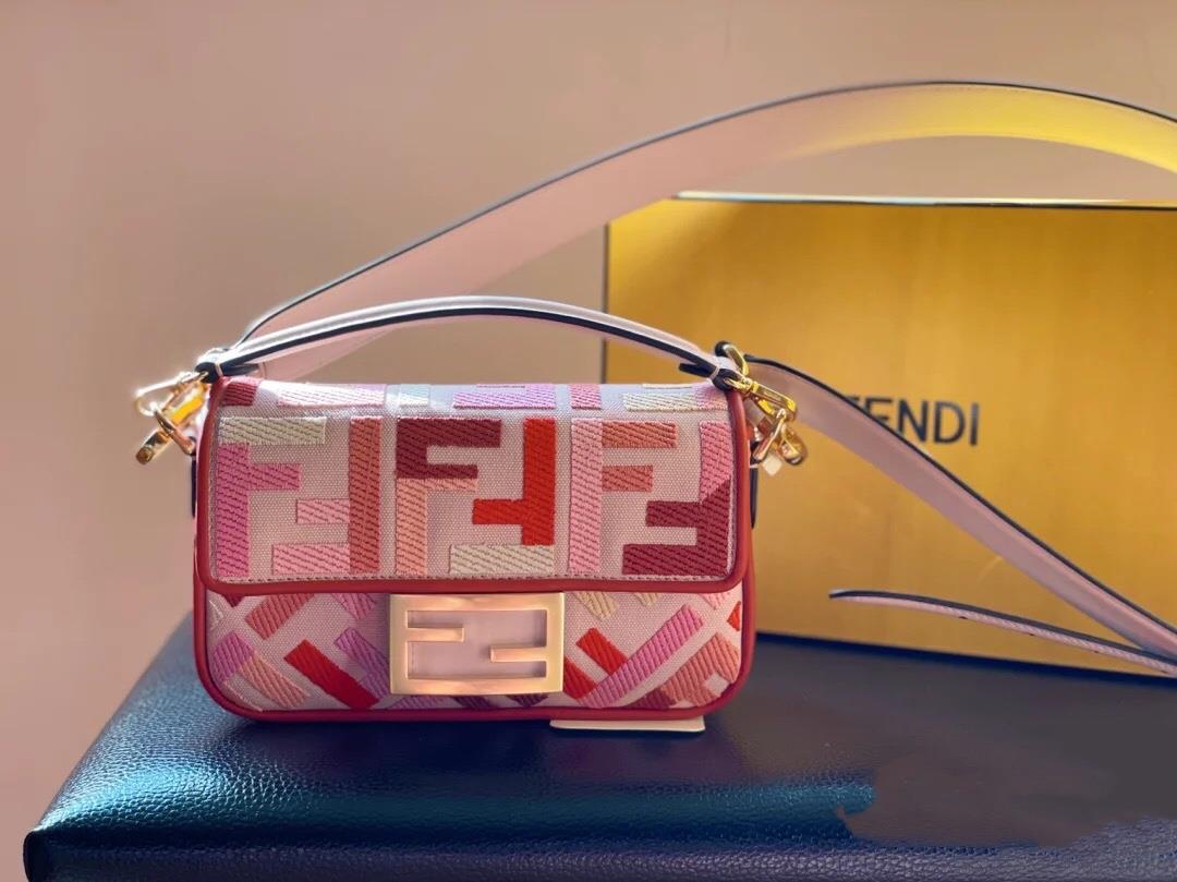 The FEND1 iconic Baguette handbag is made of canvas material and is adorned with red and pink 