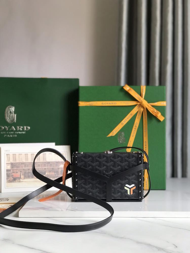 goyard small square box limited edition painted version The Minaudio bag is a classic interpretation of small suitcases cleverly combining the manufa