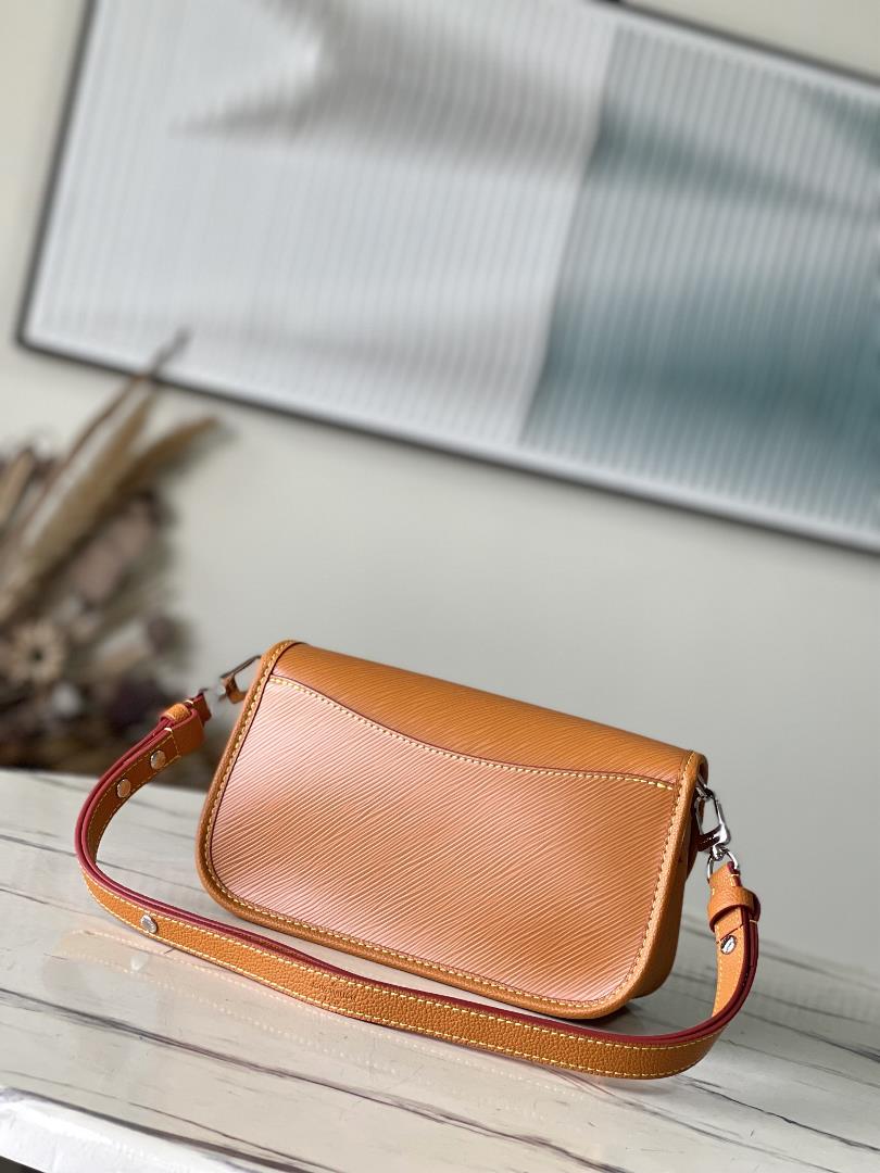 M59459 59386 Caramel Color This Buci handbag is made of iconic Epi leather with smooth le