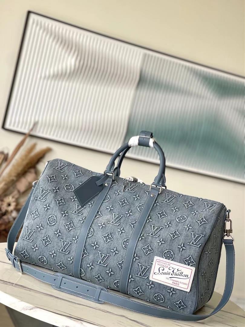 M22532 denim This Keepall Bandoulire 50 travel bag is embossed with Monogram pattern on faded denim