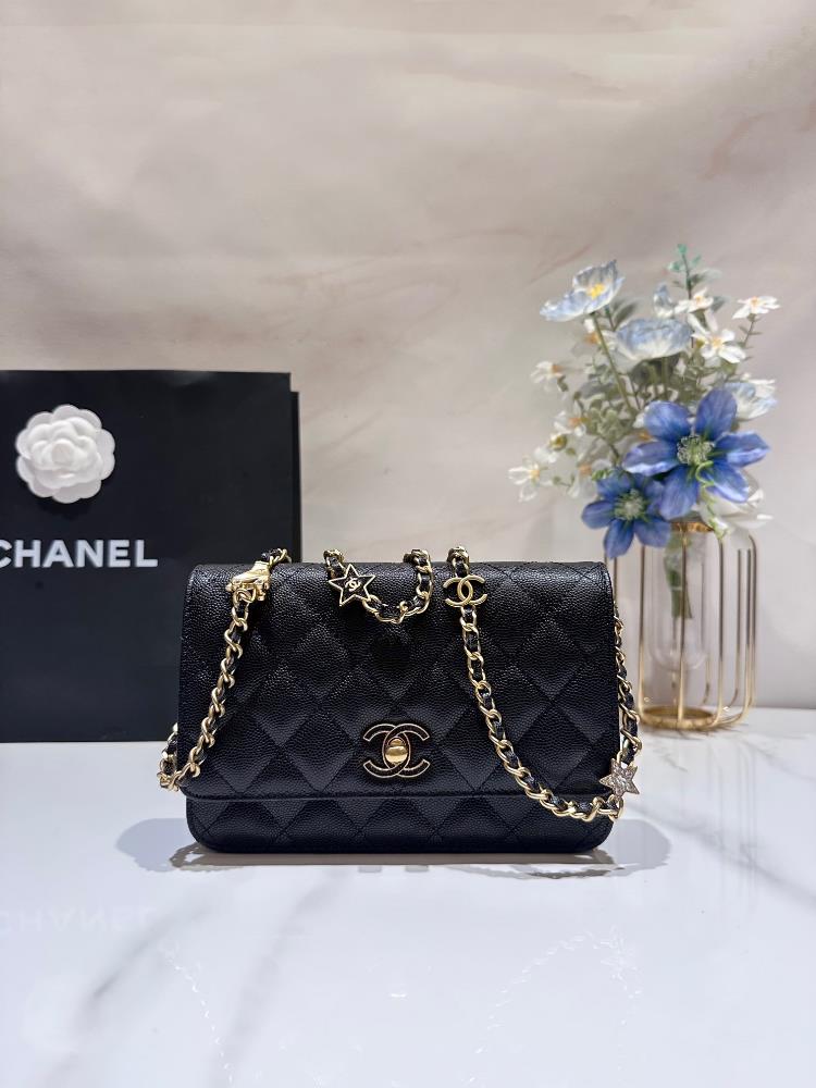 chanel 24c Badge Series New Miniwoc Phone Chain PackThe Chanel 24C phone bag pulley shoes and small star chain are really exquisite cute and have