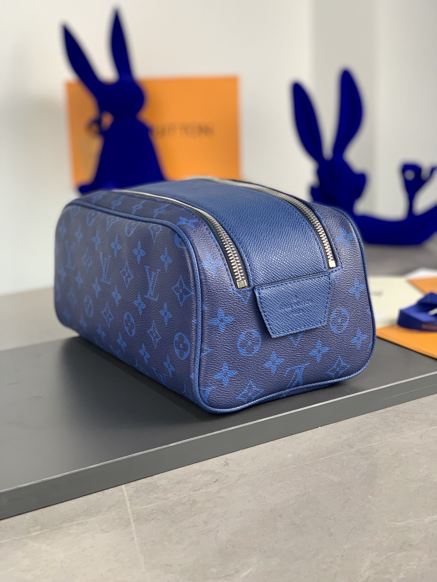 30849 Blue Makeup Bag Wash Bag Handbag Series This Dopp Kit wash bag is made of finely grained