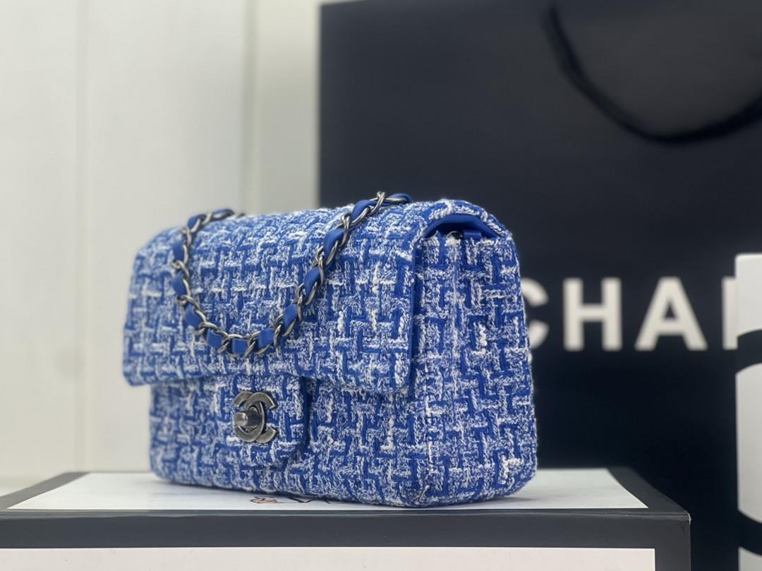 Chanel CF woolen series this is a bag that can be praised by all friends around us for it