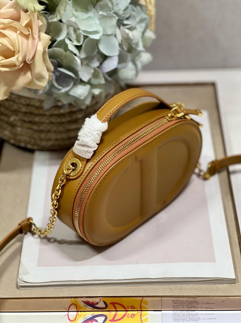 CD Signature Oval Camera Bag BrownThis CD Signature Oval Camera Bag is a new addition to t