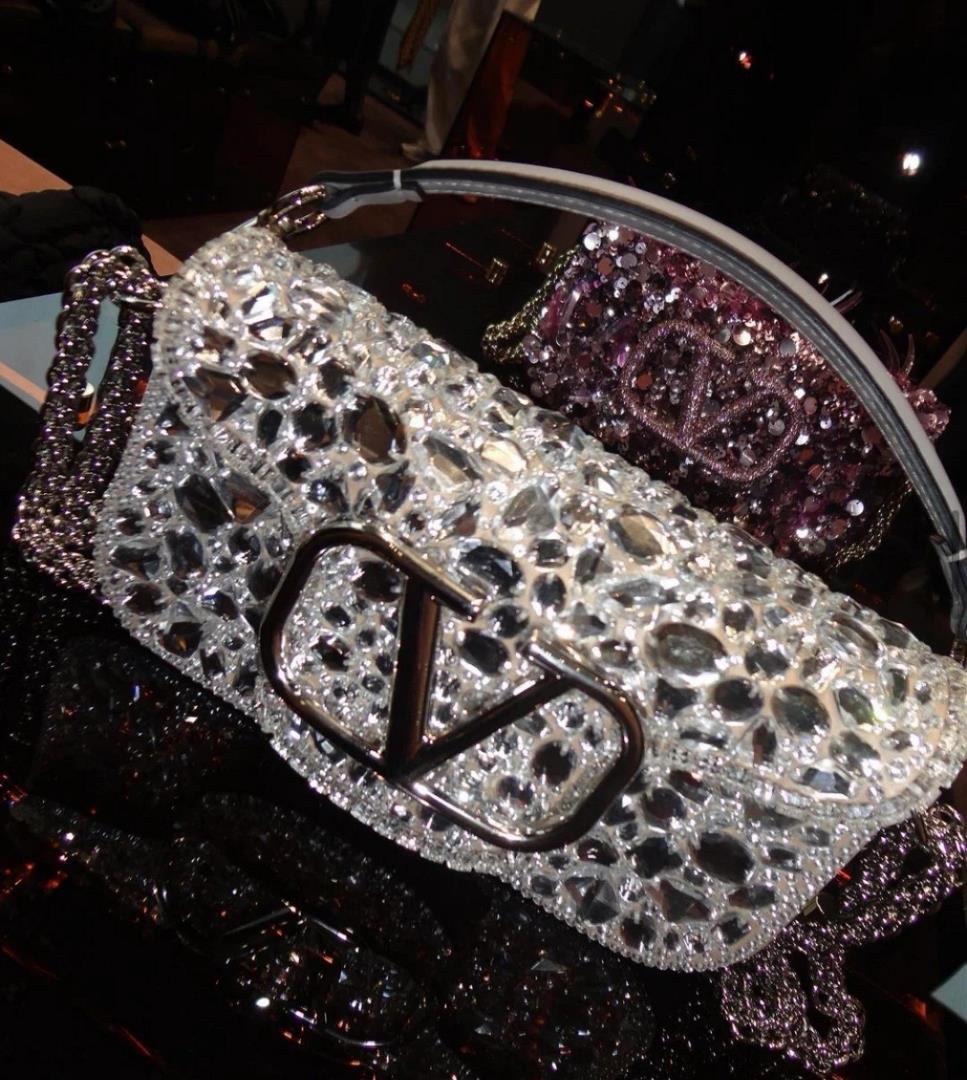 crystal styleThe Valentino Garavani Mini Loc handbag is adorned with crystals and Vlogo Signat