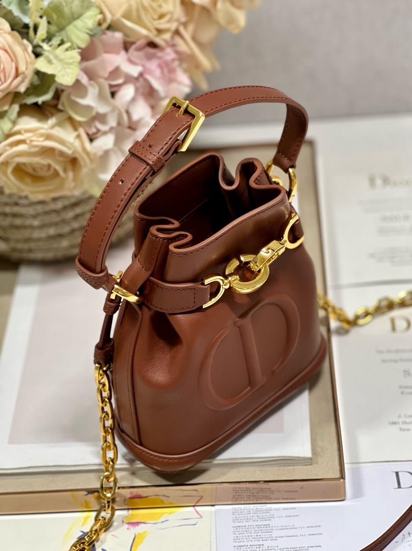 CEST DIOR Small Handbag BrownThis Cest Dior handbag is a new autumn 2023 item elegant and clas