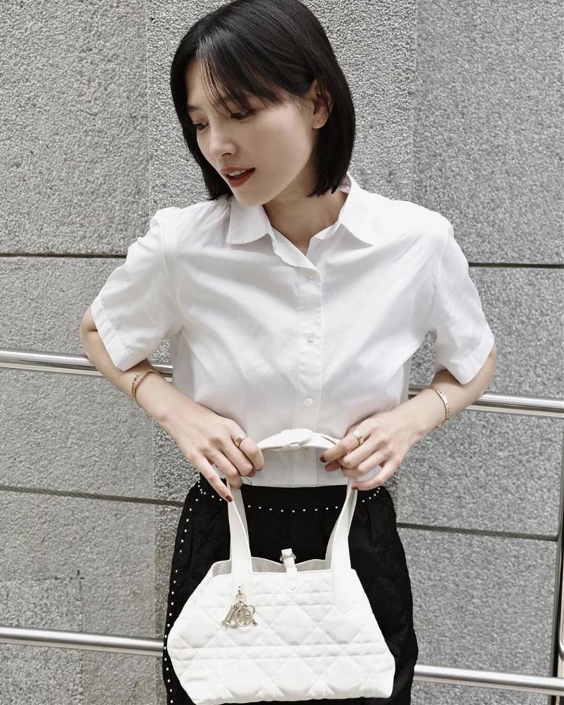 White trumpet Handbag a popular itemThe one that comes out immediately and is in short su