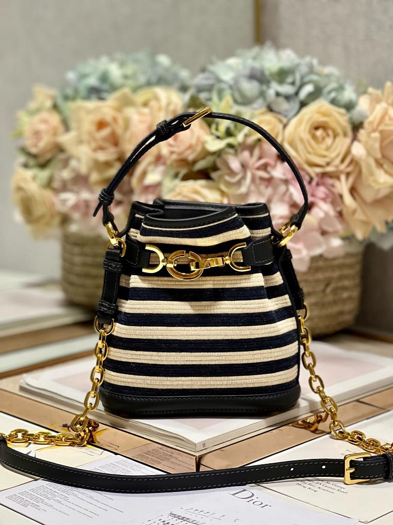 CEST DIOR small handbag stripeThis Cest Dior handbag is a new autumn 2023 item elegant and classic C