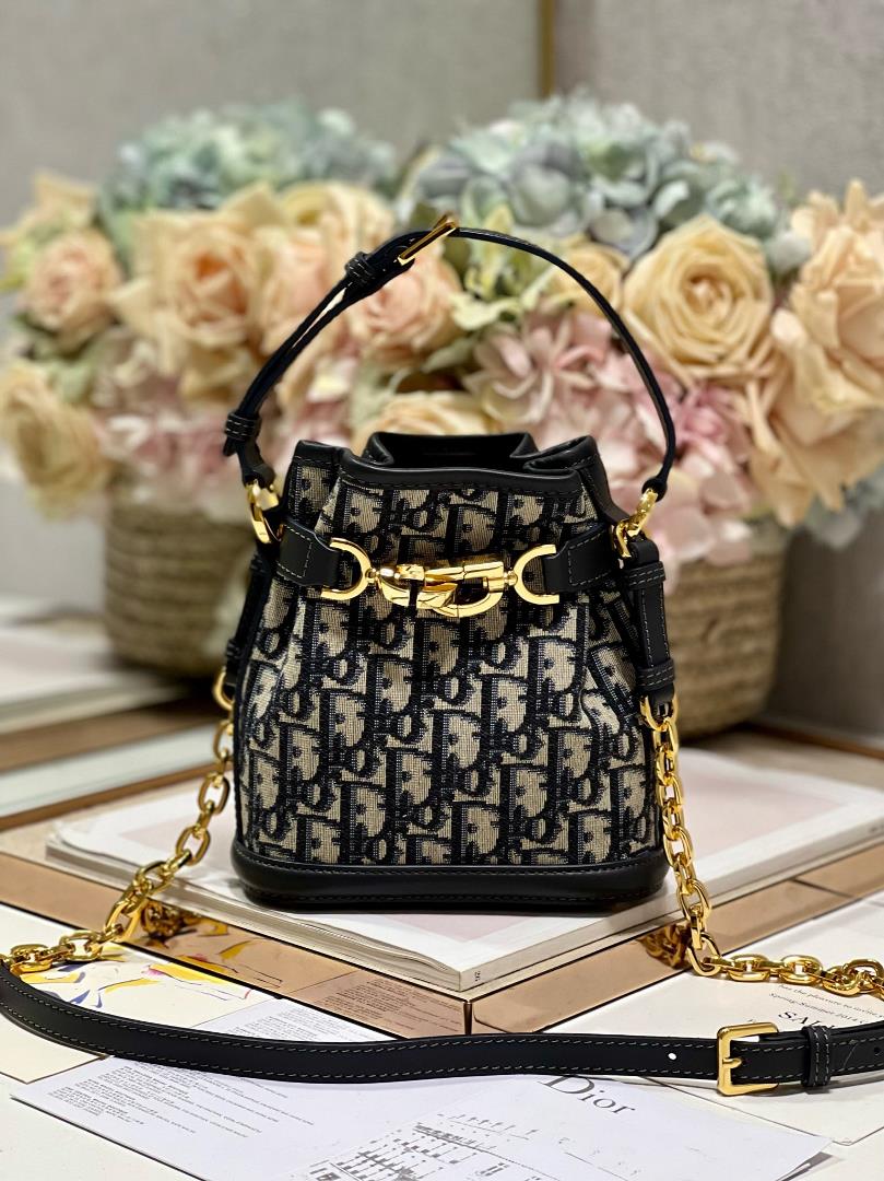 CEST DIOR Small Handbag Cloth BlueThis Cest Dior handbag is a new autumn 2023 item elegant and class