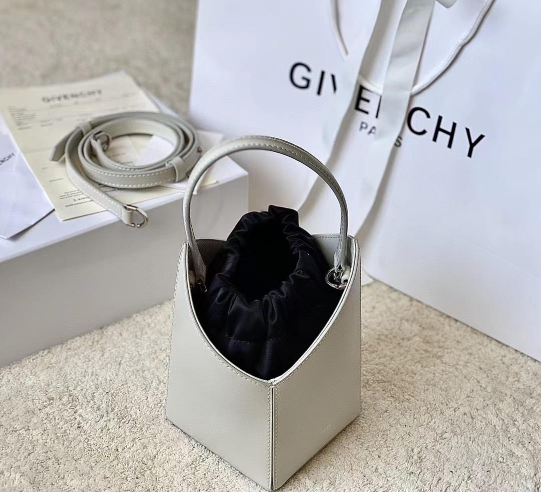 588911520 French GIVENCHY latest Cutout small bucket super exquisite cowhide satin interior dr