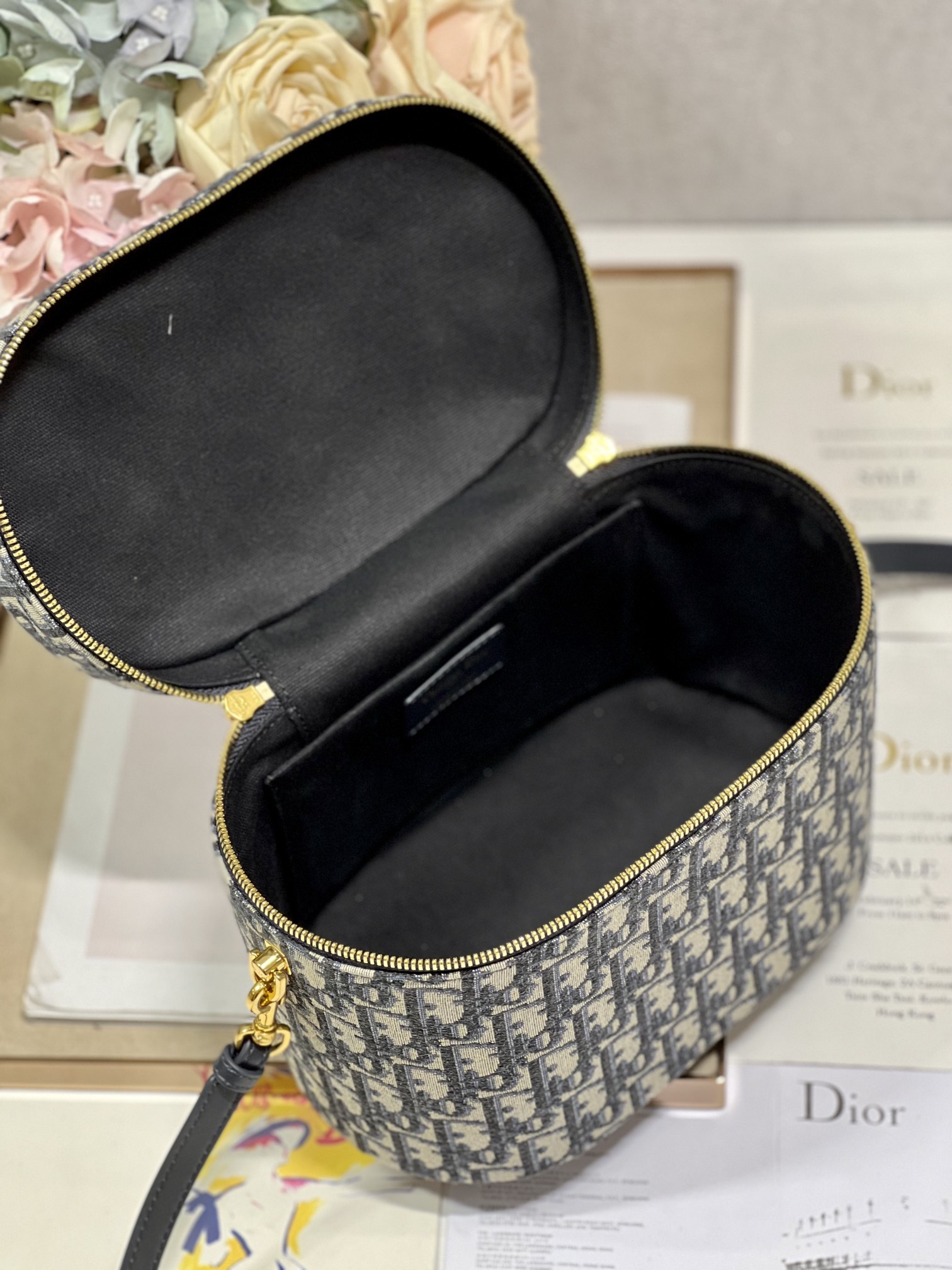 Dior New Large Blue D Makeup Box BagThe design is more exquisite The exquisite design fully re