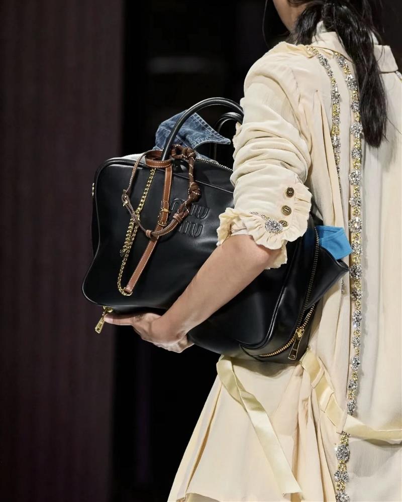 Furthermore the MiuMiu F0020 briefcase speaks to my devotion to sustainable and ethical f