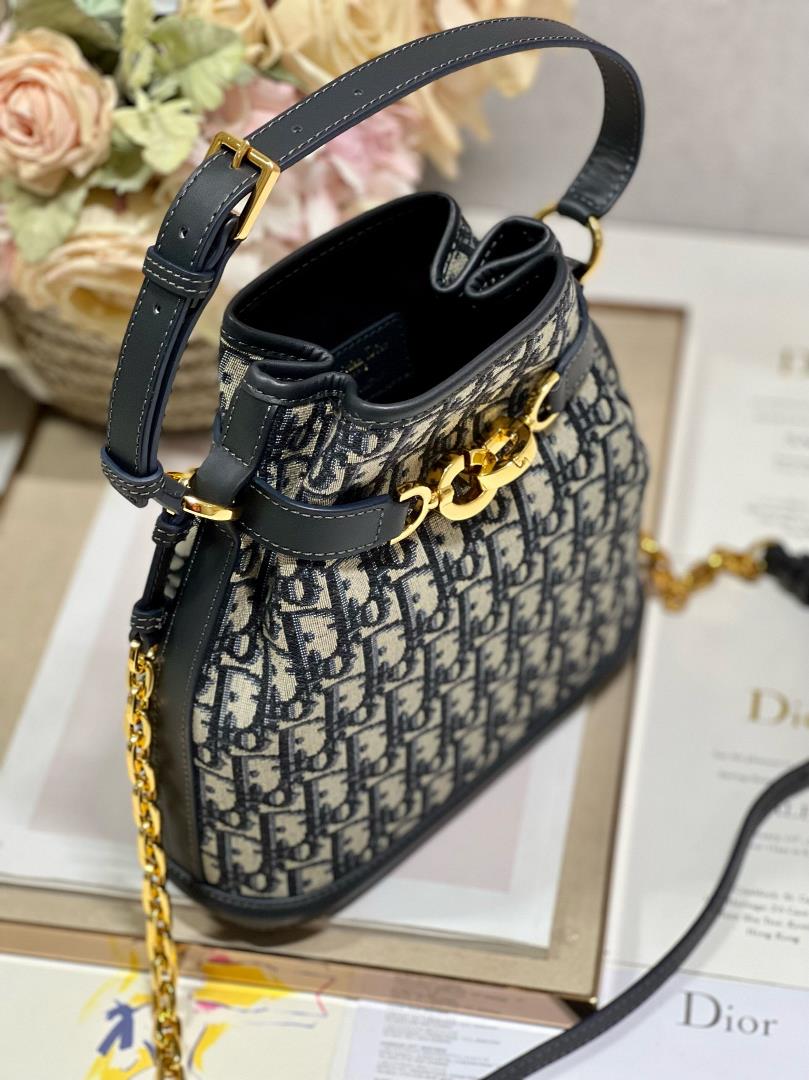 CEST DIOR large handbag cloth blueThis Cest Dior handbag is a new autumn 2023 item elegant and