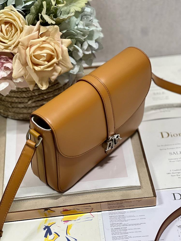 Dior Men 24 SpringSummer Mens Bag BrownDior reinterprets the new style and elements of H