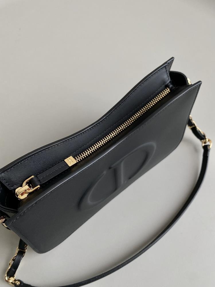 What sets the Dior Hobo Bag8131 apart from other designer bags is its versatility Wheth