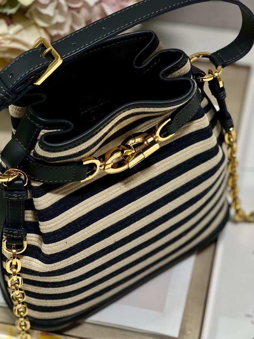 CEST DIOR large handbag stripeThis Cest Dior handbag is a new autumn 2023 item elegant and cla