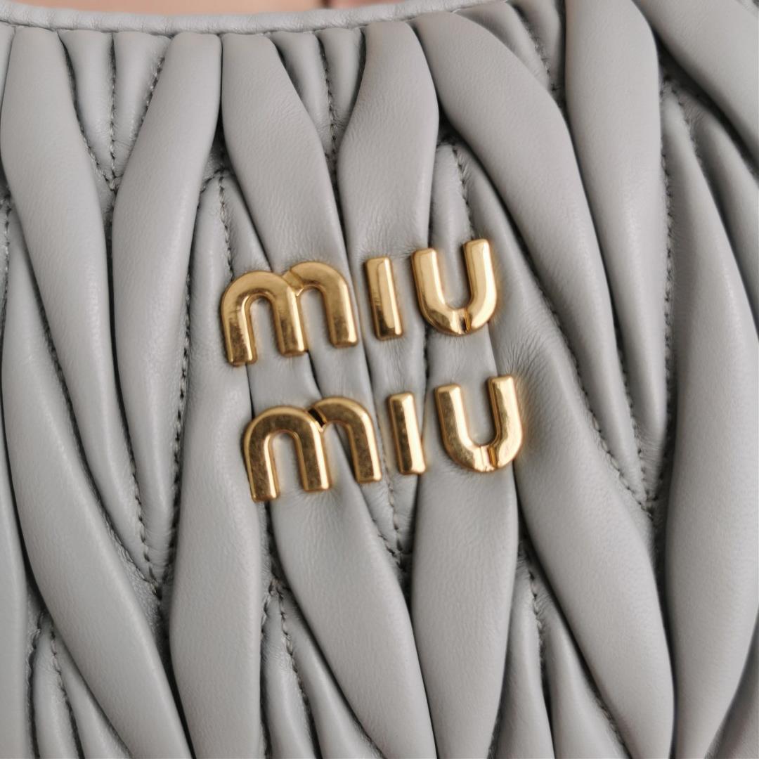 Medium The MiuWander handbag a new product from M family features the iconic Matelasse texture