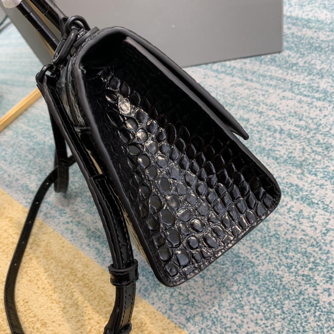 S black crocodile patternExitThe hourglass bag that you have asked me N times is comingBalenci