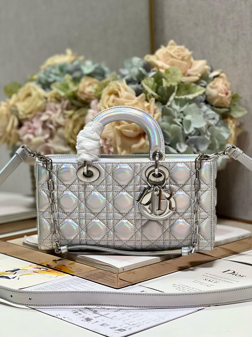 Medium DIOR OR LADY DJOY handbag fluorescent silver grayThis Lady DJoy handbag comes from the Dior O