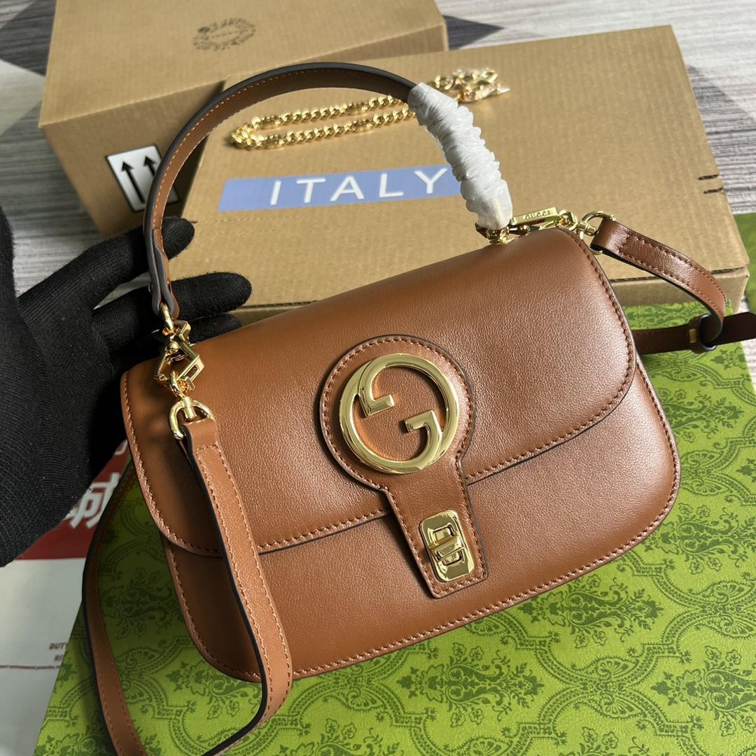 with a full set of packaging the Gucci Blondie series handbag complements vintage elements wit