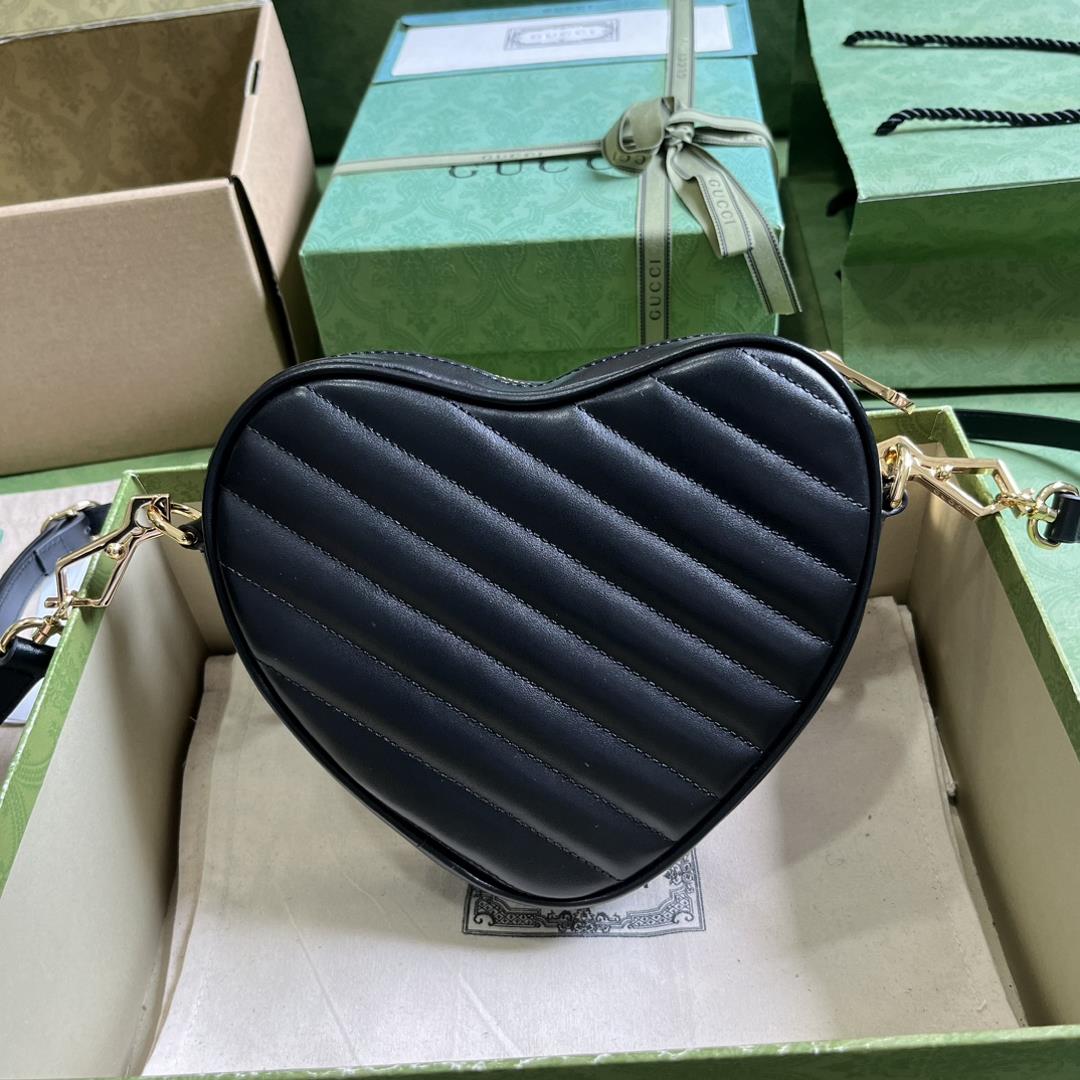 The interlocking G mini heartshaped shoulder bag draws inspiration from the past and pres