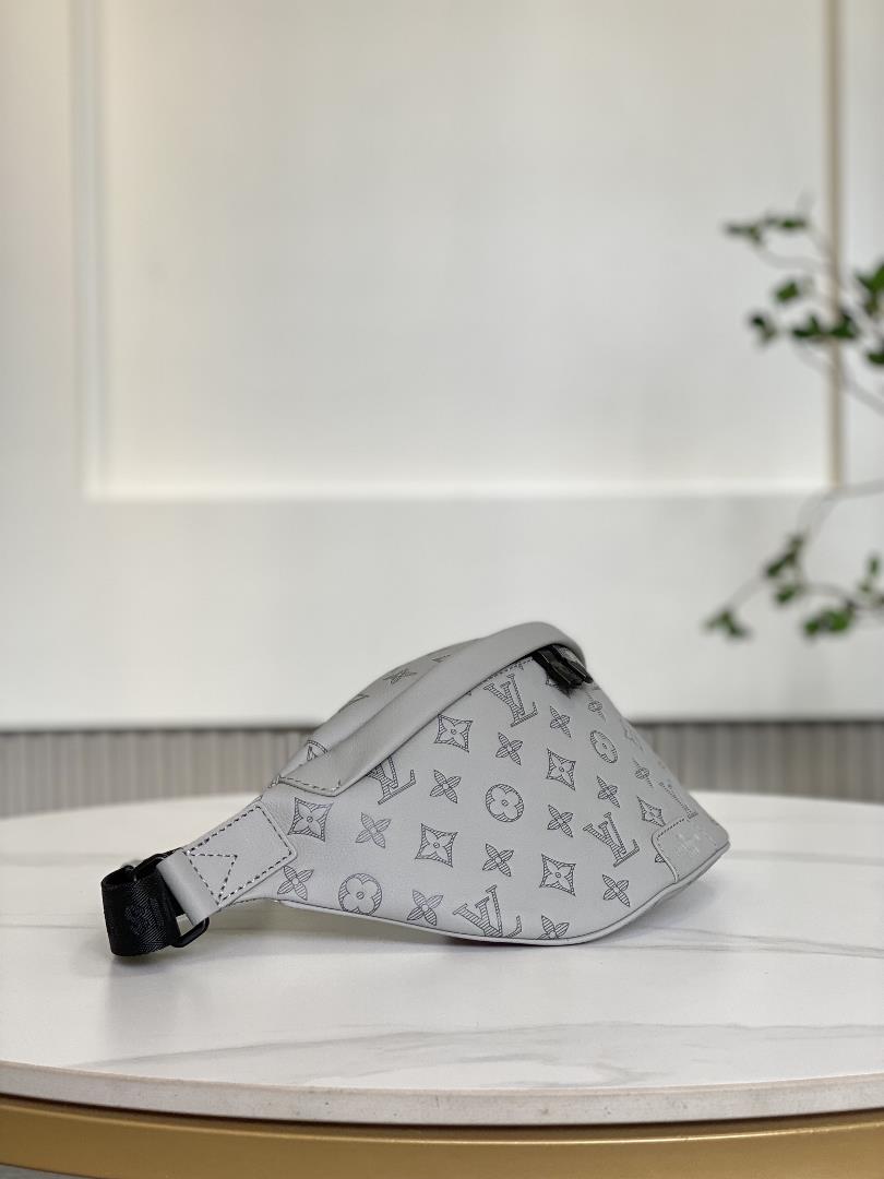 M46036 New Grey EmbossedThis Discovery waist pack is made of soft Monogram Shadow embossed