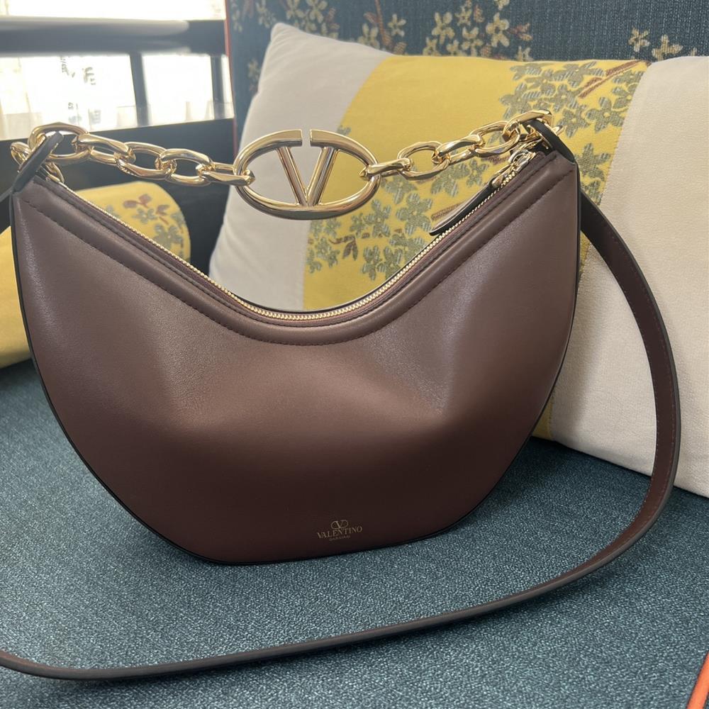 The 2080B Litchi grain HOBO handbag has quickly become my goto accessory and Im constan